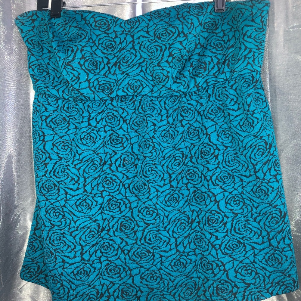Torrid Size 2 Strapless Turquoise Rose
